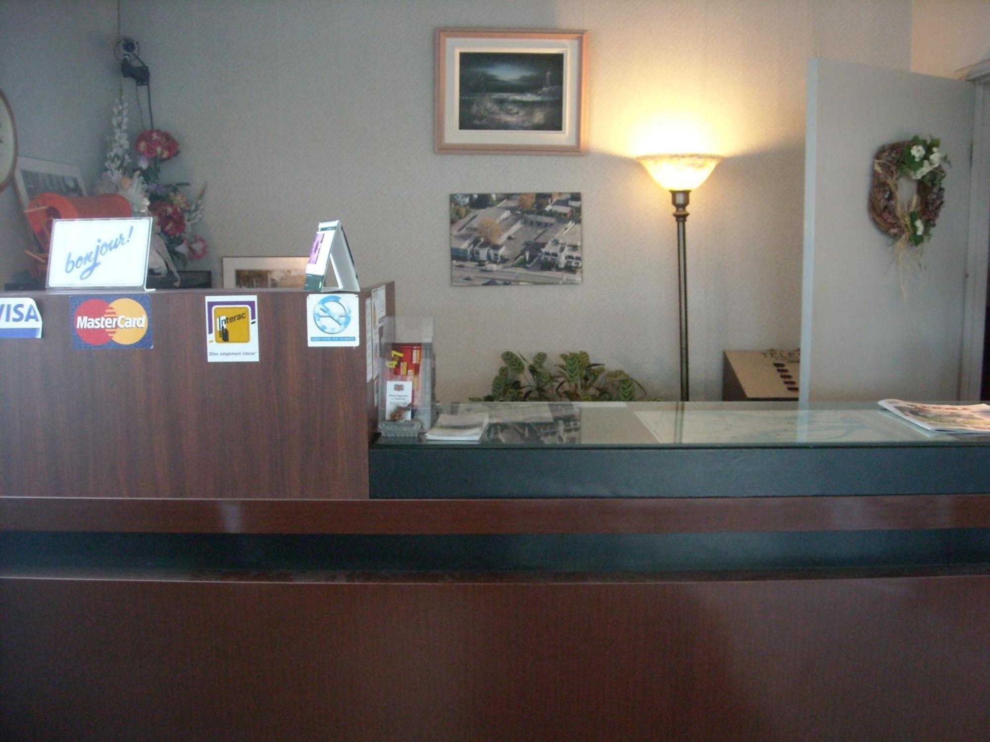 Motel Seigneurie De Vaudreuil エクステリア 写真